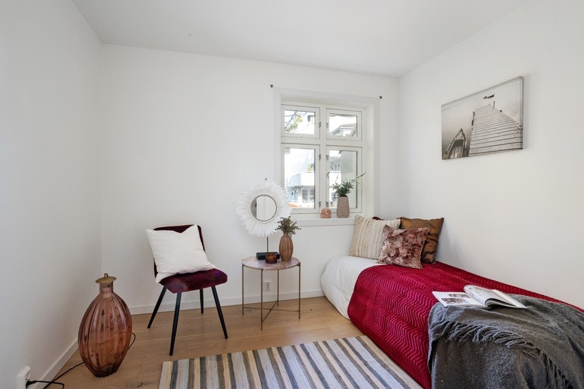 Soverom 3 har en smart planløsning og naturlig lysinnslipp. Ideelt for familien i vekst eller som fleksibelt flerbruksrom. Galleribilde