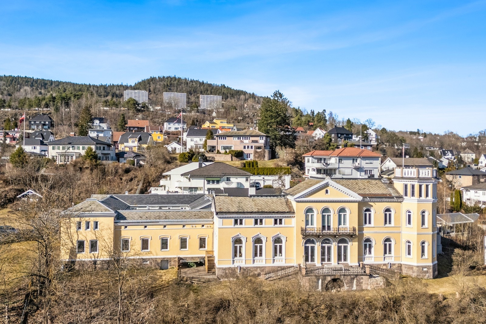 Leiligheten er en del av Sameiet Fjellheim gård, en historisk villa med kulturell forankring! Galleribilde