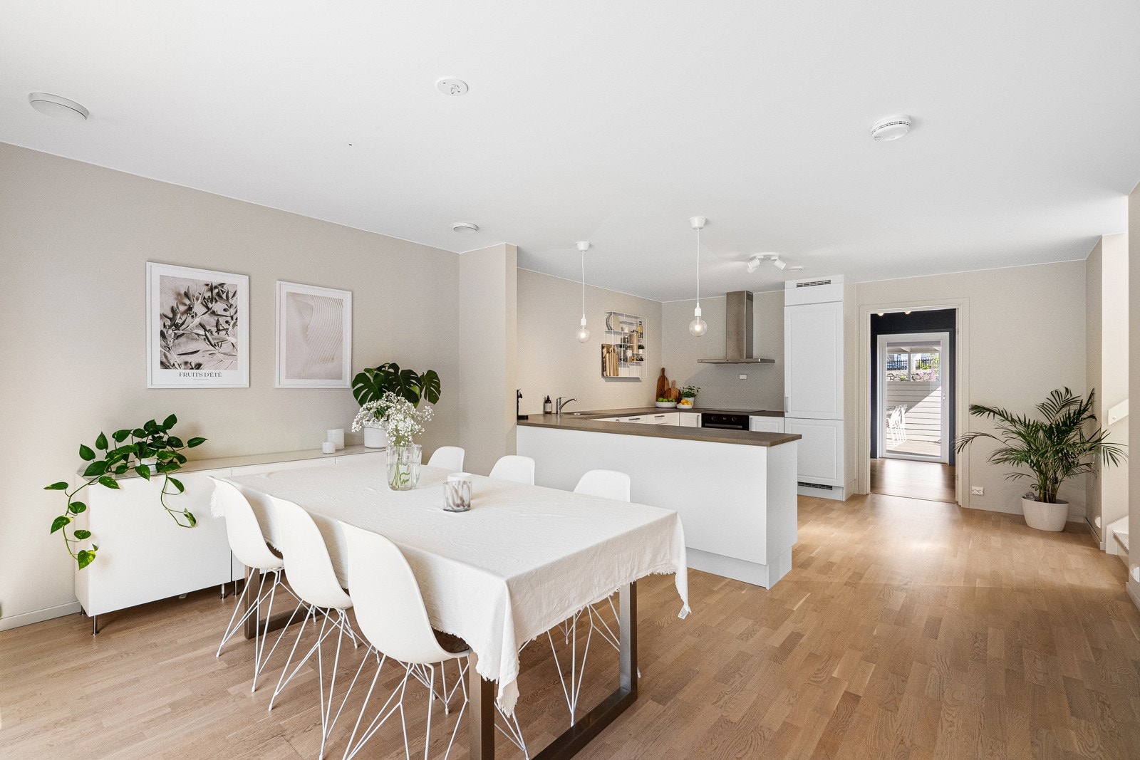 Her får du mulighet til å møblere opp med et spisebord av ønsket størrelse & fasong. Galleribilde