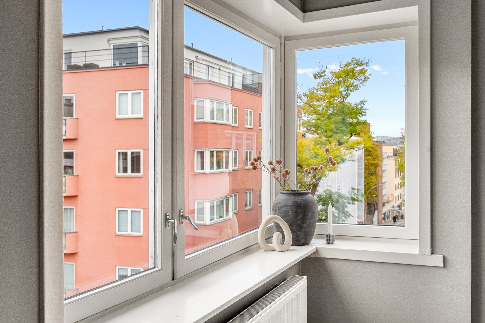 Hjørneeffekten sikrer en lys og luftig atmosfære. Galleribilde
