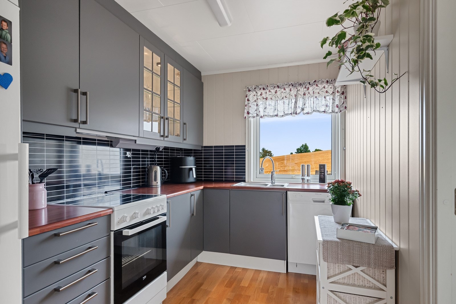 Kjøkken med oppgraderinger og fin standard Galleribilde