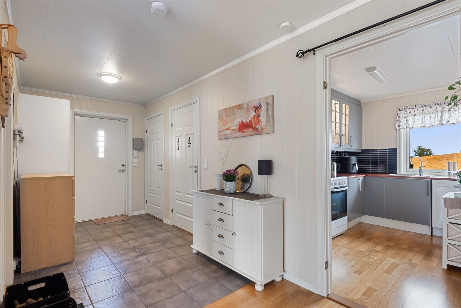 Entrè, velkommen inn! - Fliser med gulvvarme Galleribilde