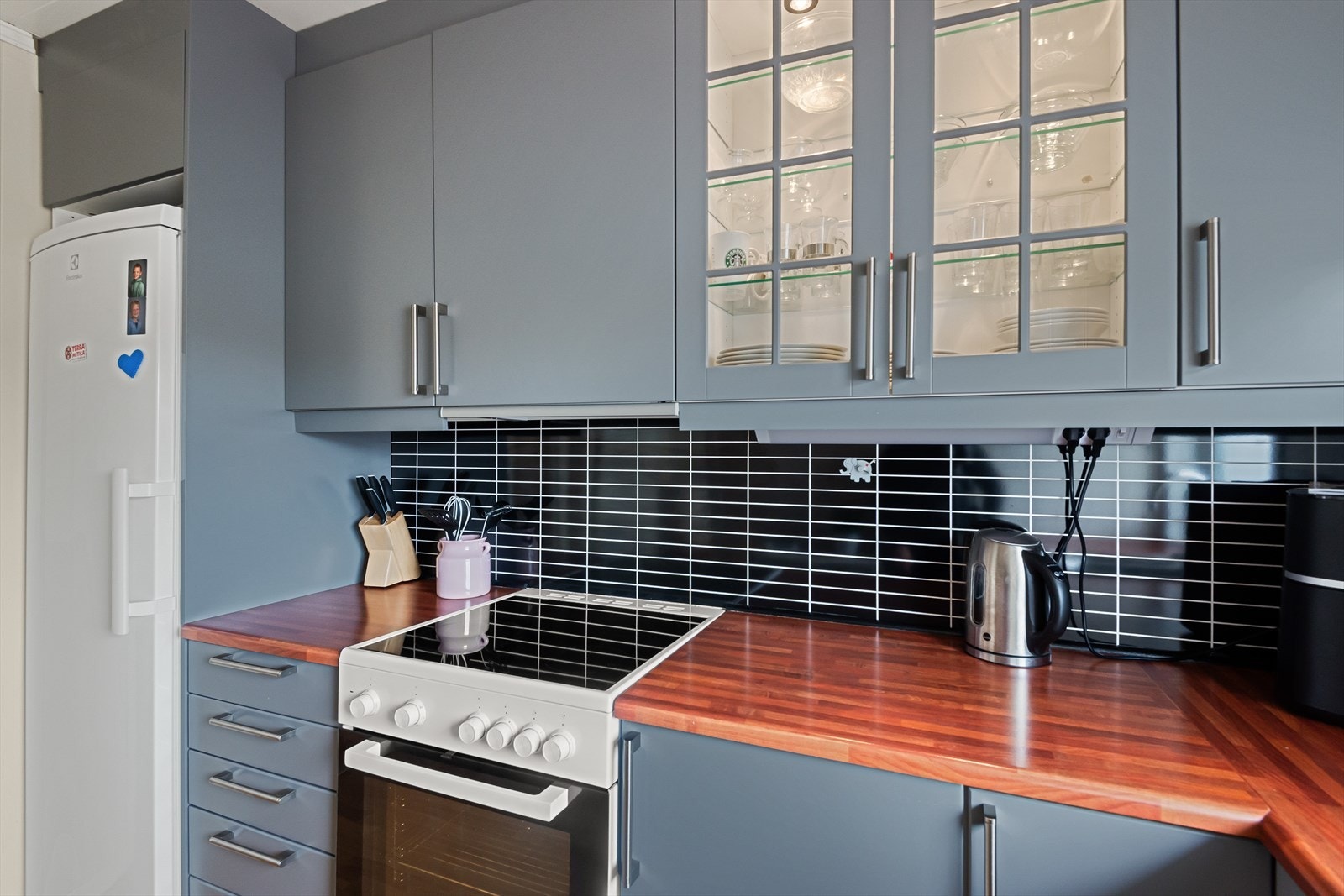 Kjøkken med god benkeplass Galleribilde