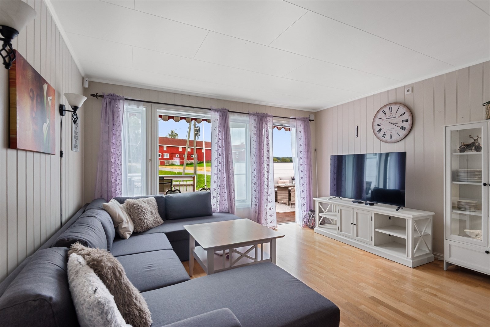 Koselig med parkett og fin standard - Utgang til terrasse direkte fra stue - Godt lysinnslipp Galleribilde