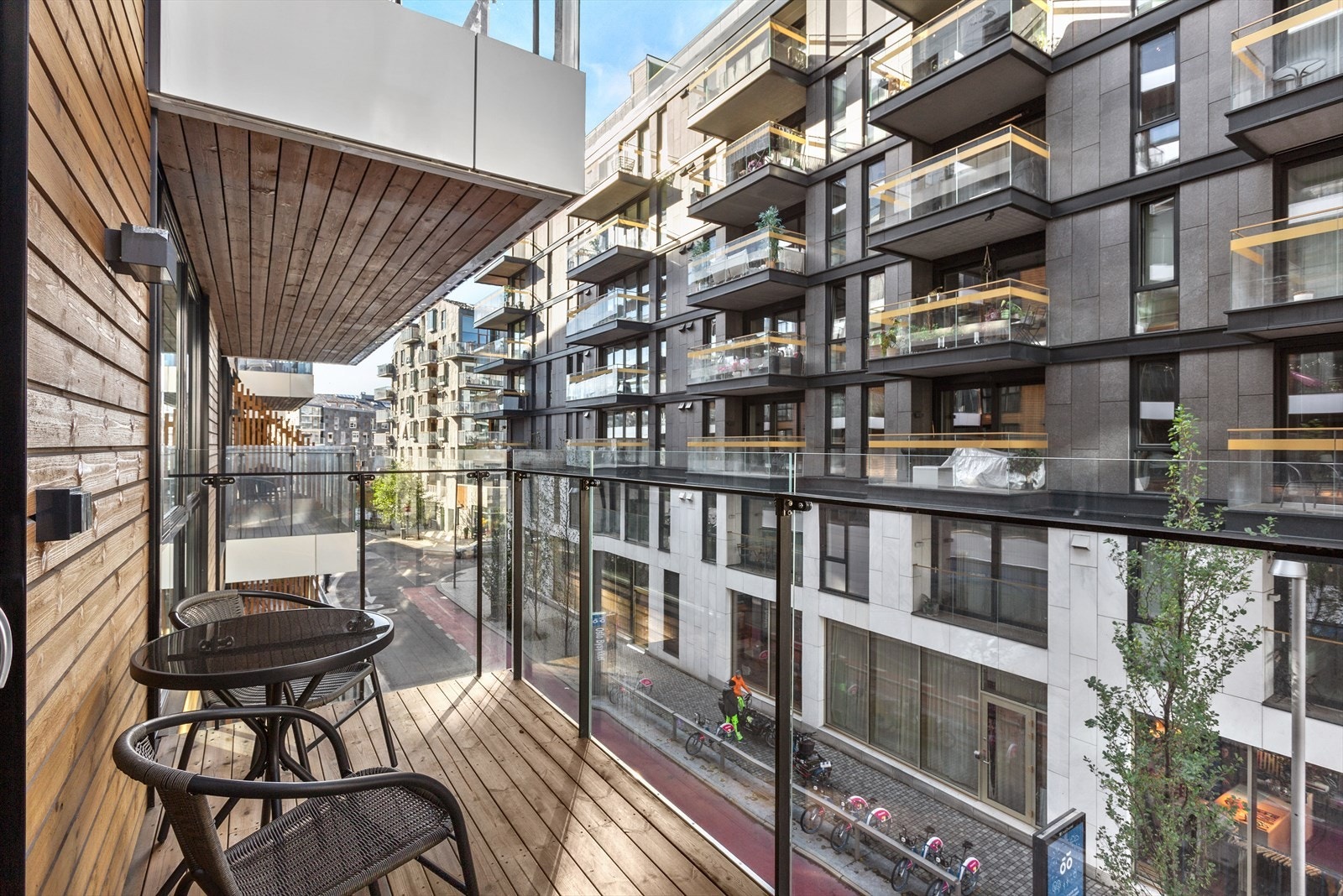 En stilren og moderne 2-roms selveier fra 2019 med balkong, beliggende i byggets 3. etasje. Galleribilde