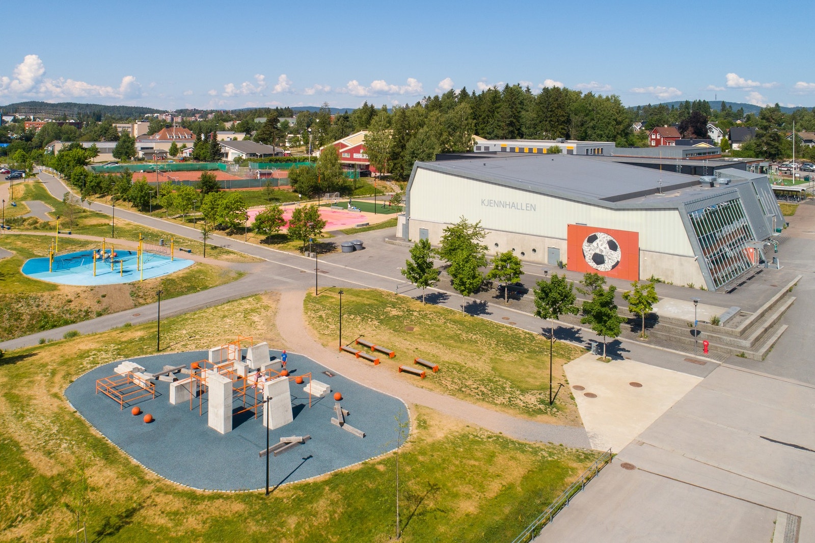 Kjennhallen har aktivitetsfasiliteter for store og små. Galleribilde
