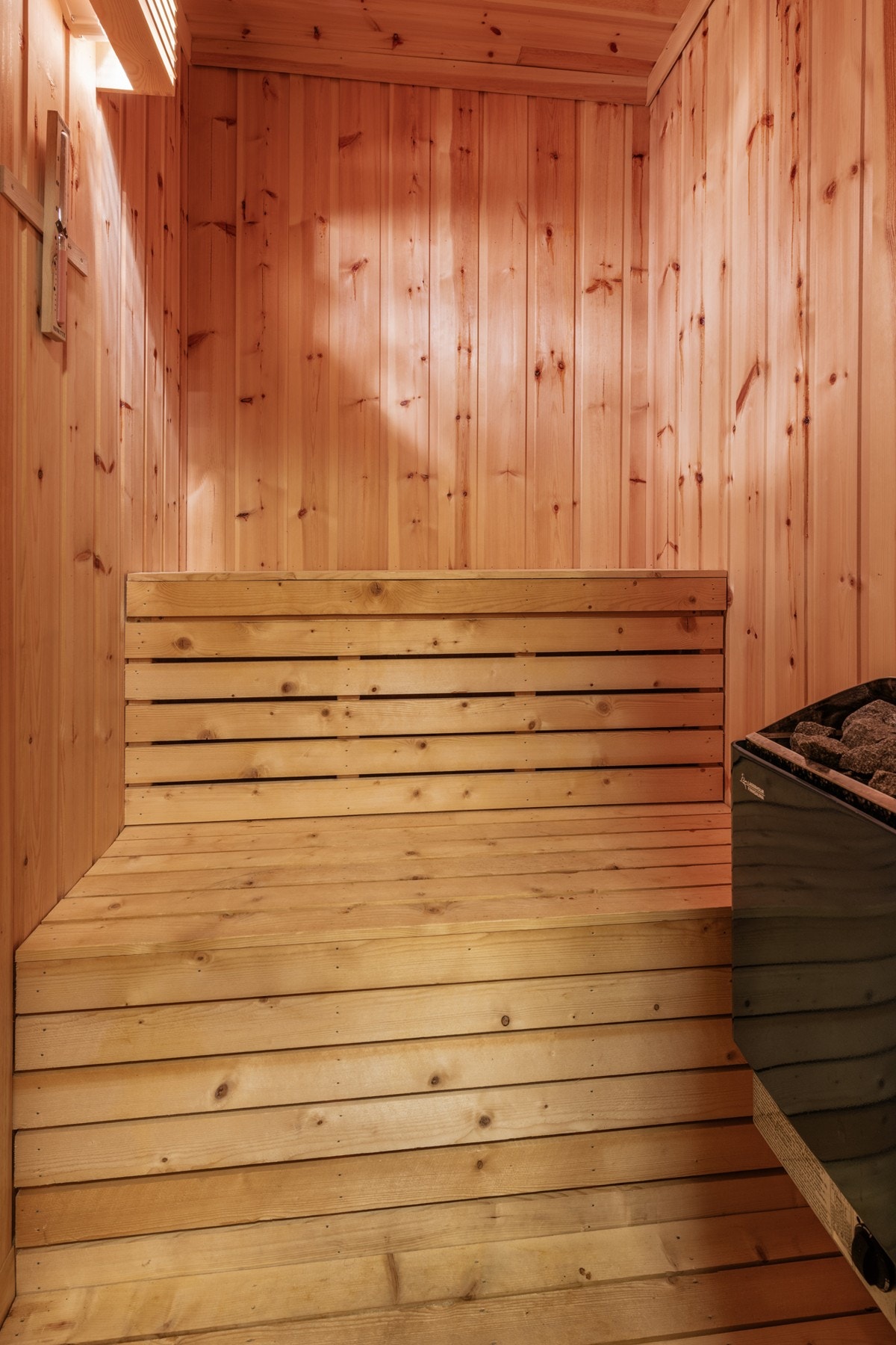 Etter en dag i frisk fjelluft, kan du slappe av i hyttens badstue og lade opp til neste eventyr Galleribilde