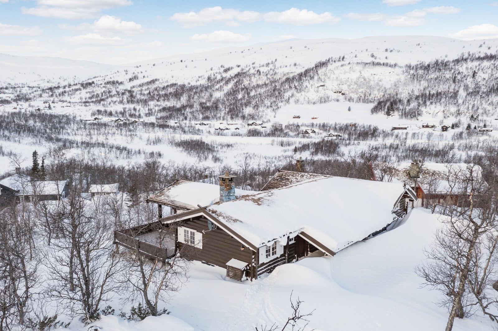 Denne koselige hytten gir deg en unik mulighet til å nyte fjellets skjønnhet, uansett årstid Galleribilde