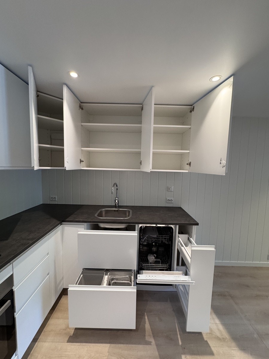 Innholdsrikt kjøkken Galleribilde