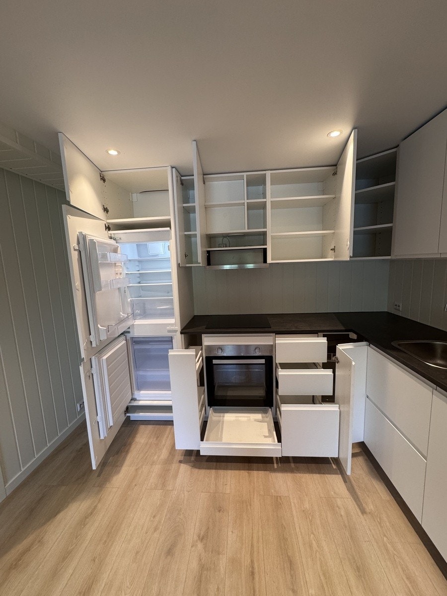 Innholdsrikt kjøkken Galleribilde