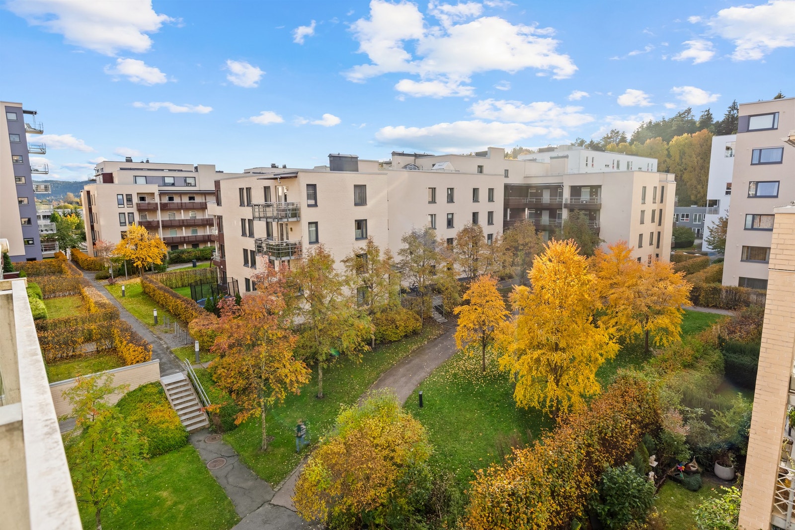 Buss mot Oslo sentrum, Helsfyr og Lillestrøm er et steinkast unna. Galleribilde