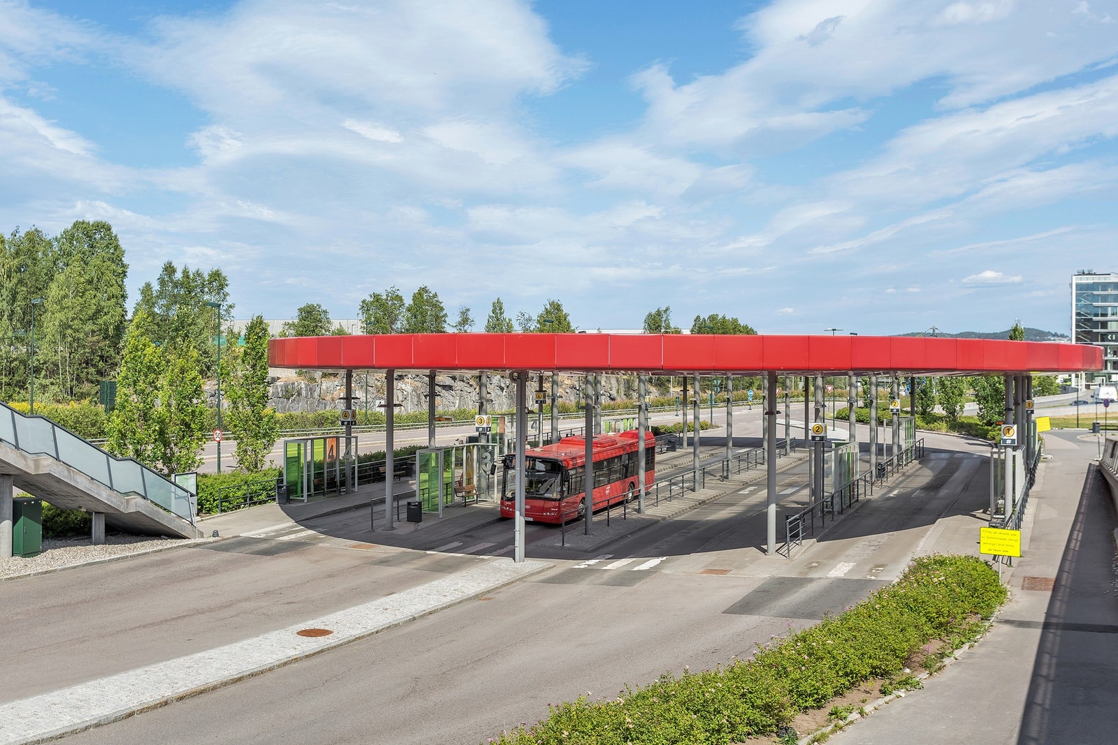 Lørenskog sentrum har veldig mange bussruter bl.a. ekspressbuss til byen Galleribilde