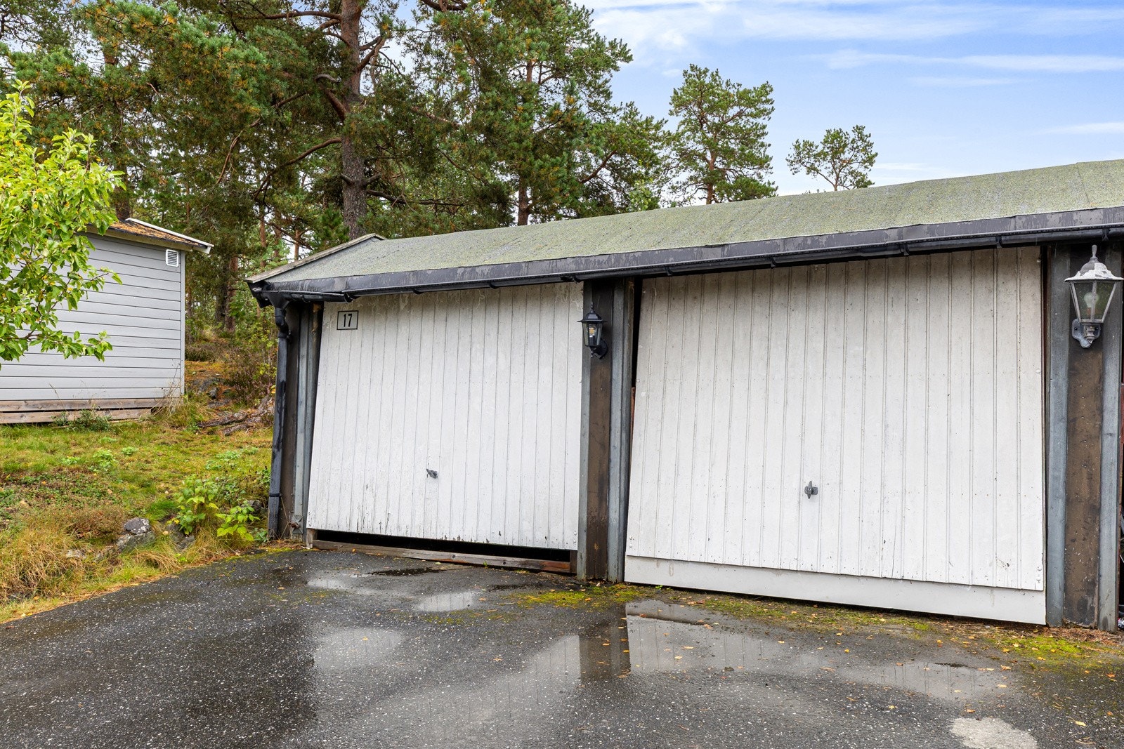 Garasje i felles garasjerekke Galleribilde