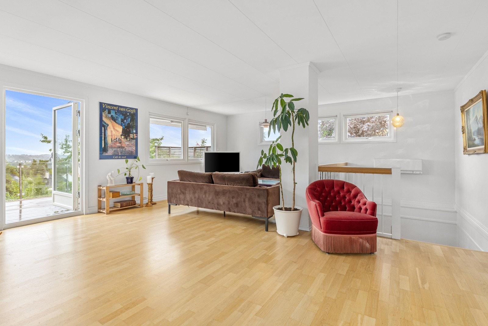 Lyst og nøytralt interiør gjør det enkelt å tilpasse egen stil. Galleribilde