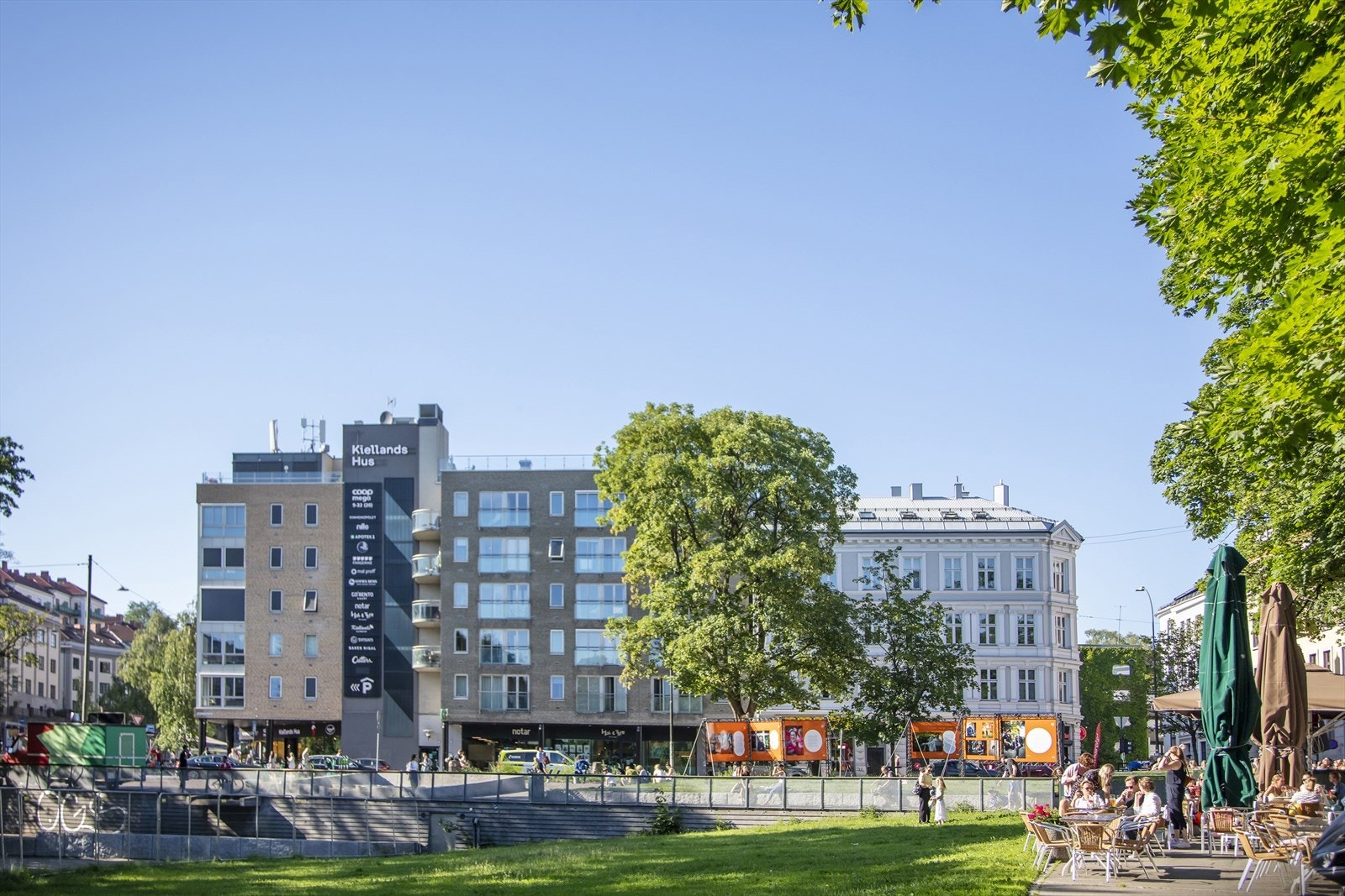 På Alexander Kiellands plass finner du shoppingsenter, samt flere hyggelige cafeer og restauranter. Galleribilde