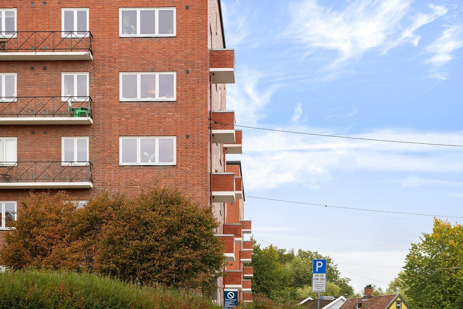 Sentralt med gangavstand til buss i flere retninger. Galleribilde