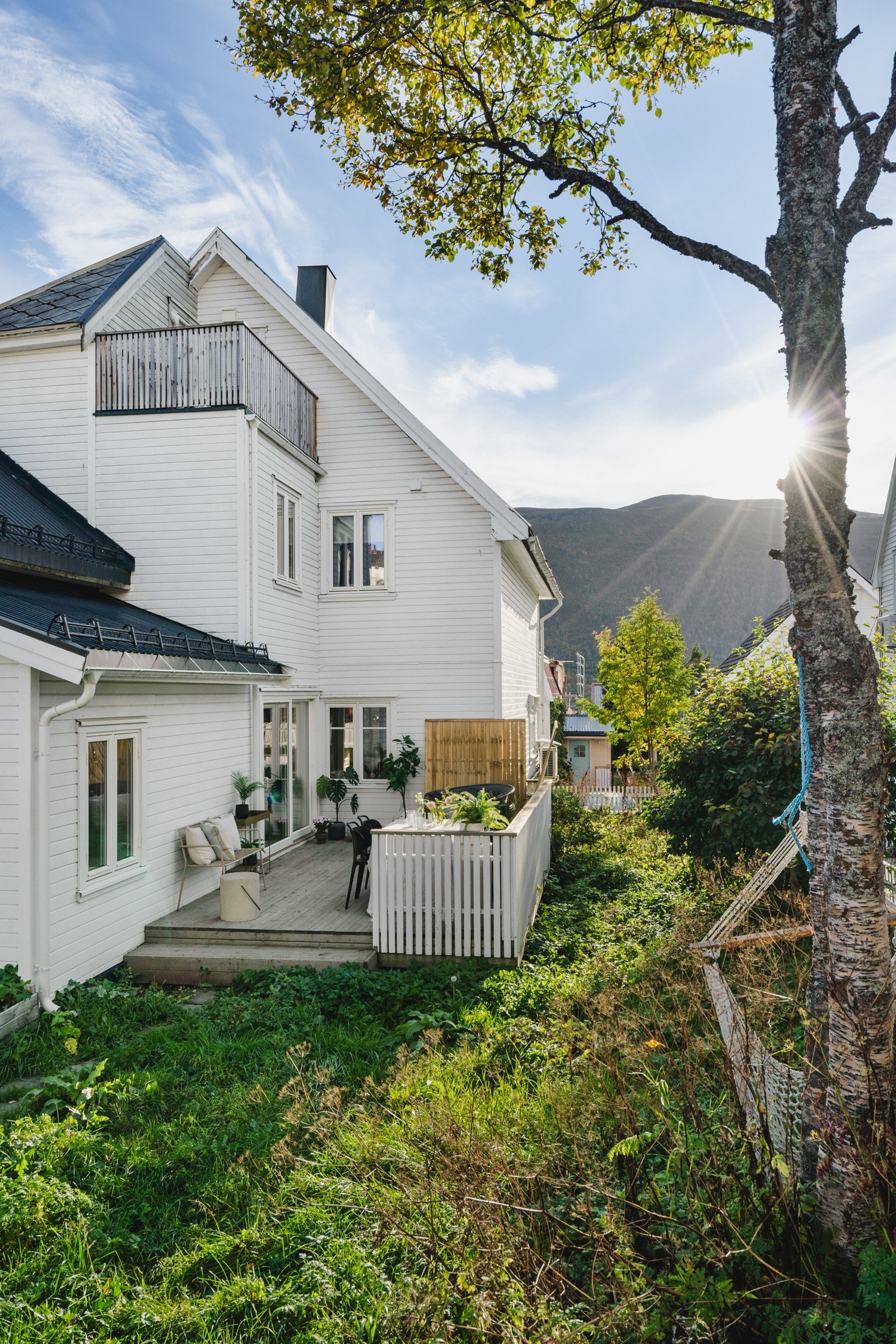 Fantastisk terrasse og hage. Her kan sommerdagene nytes.