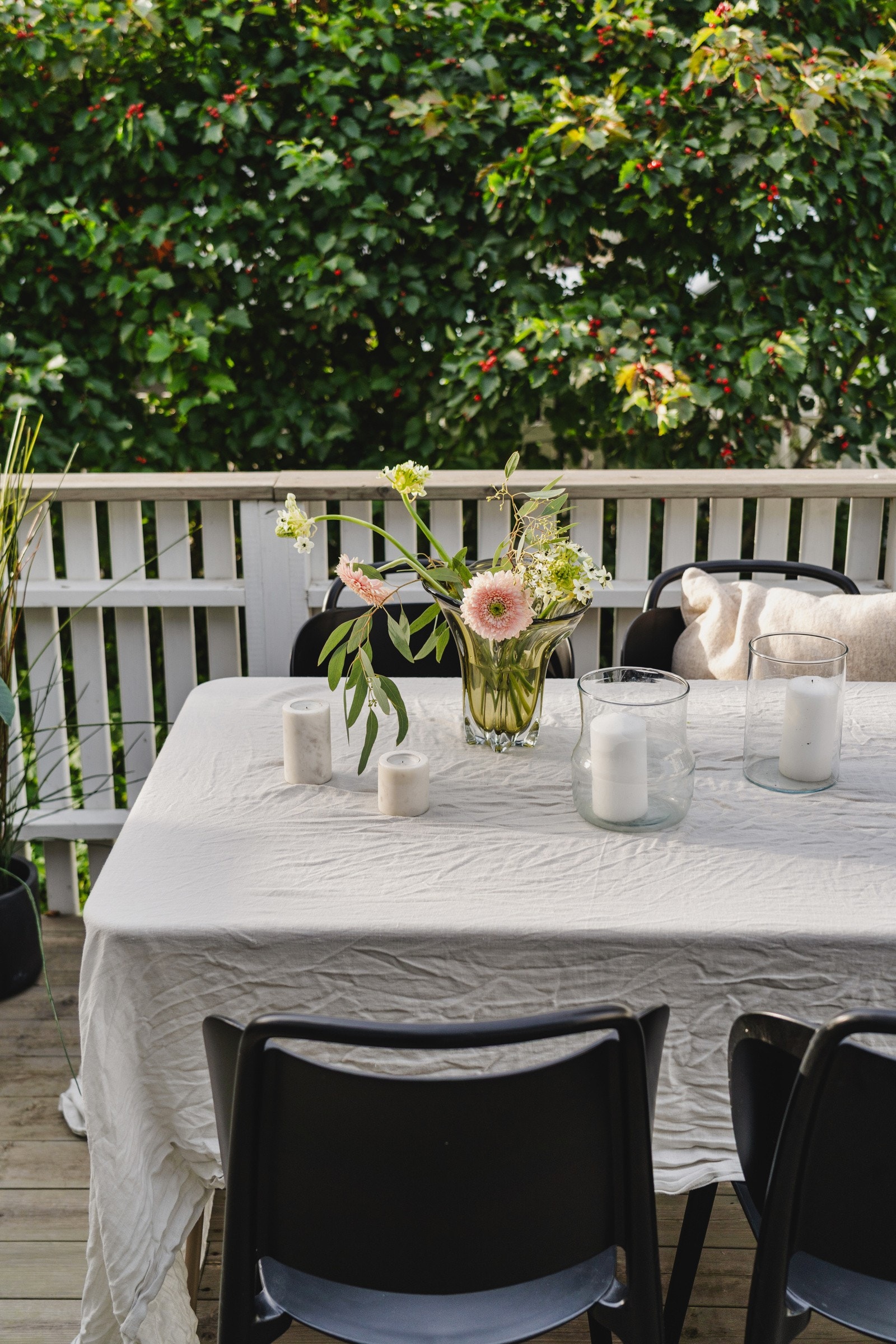 Herlig terrasse med god plass til utemøbler!