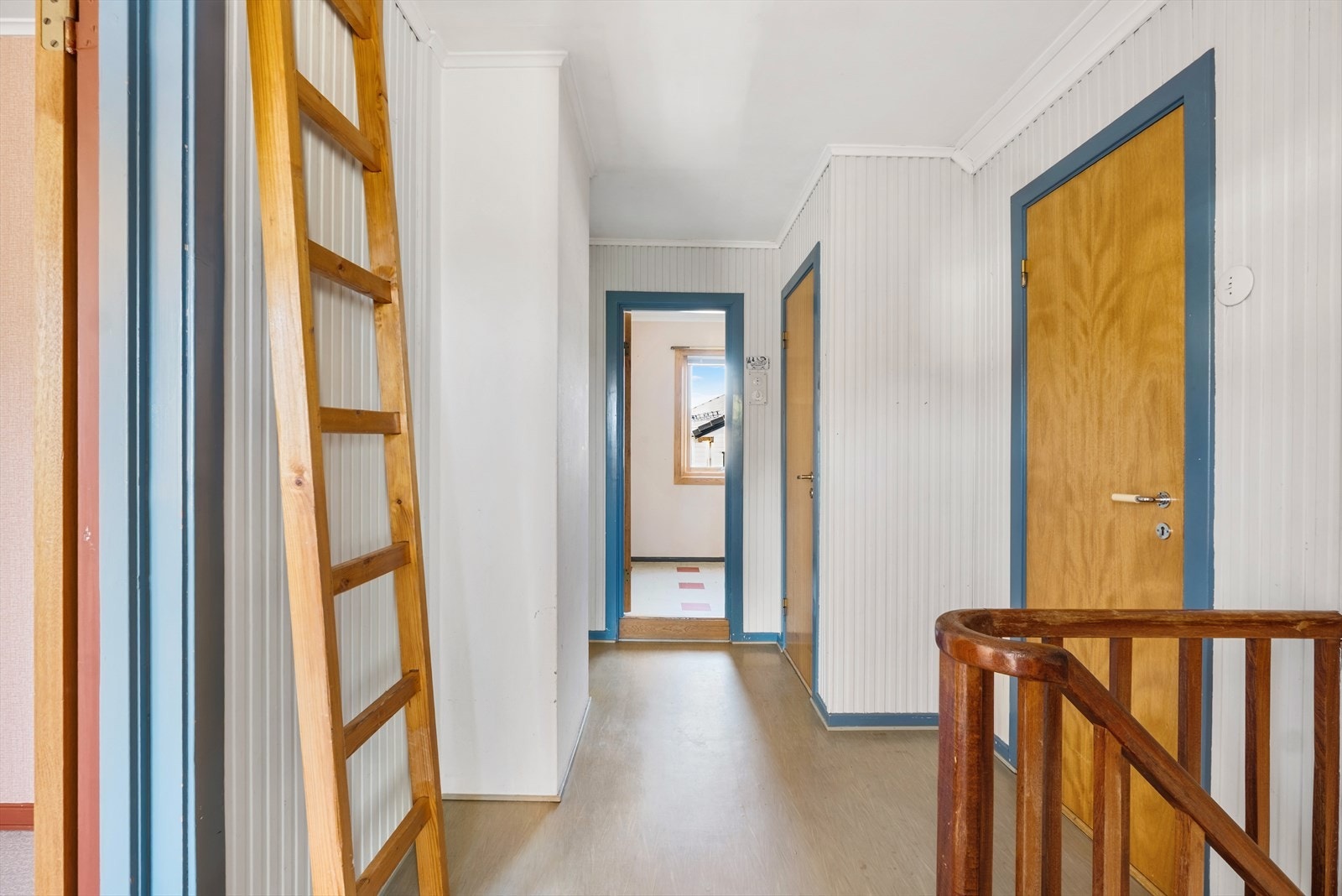 I 2. etasje er det tre kjekke soverom, bad, toalettrom og kott Galleribilde