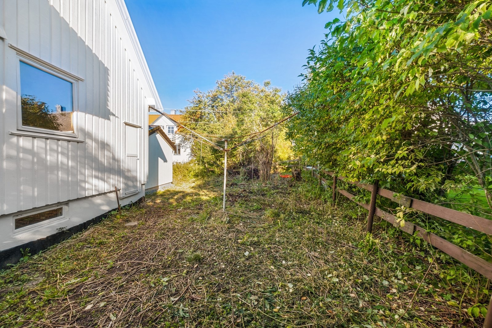 Fra sørøst-siden er det egen inngang til kjelleren Galleribilde