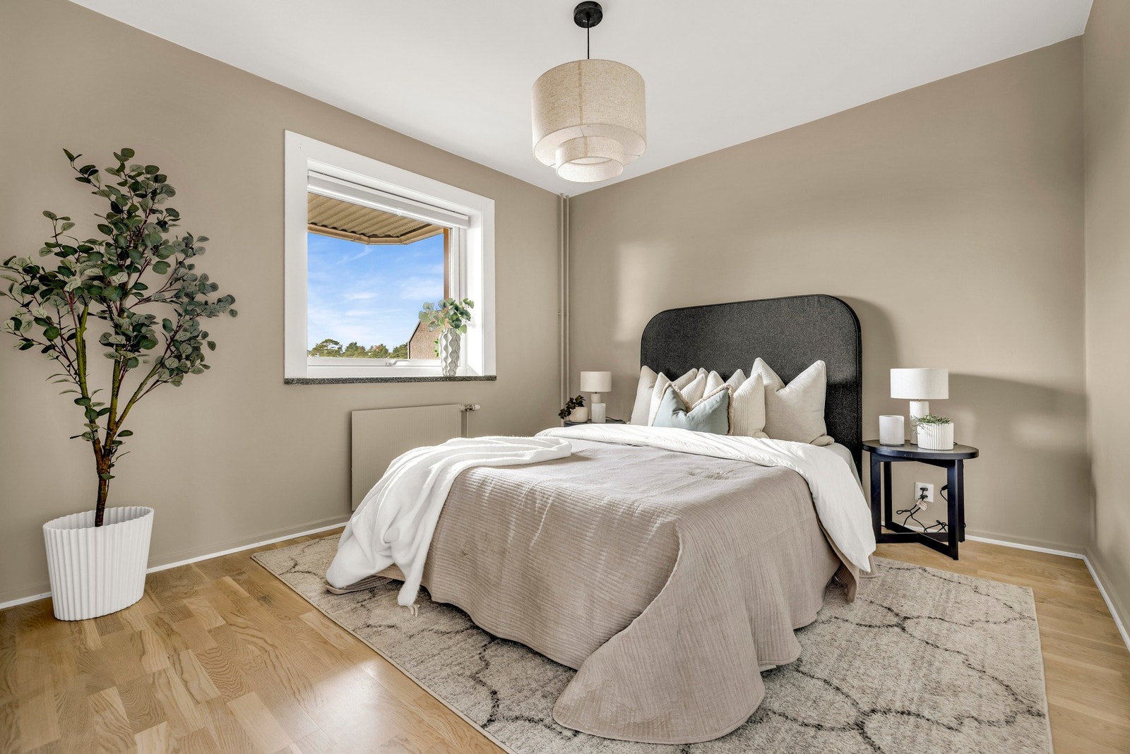 Boligen har 2 store soverom Galleribilde