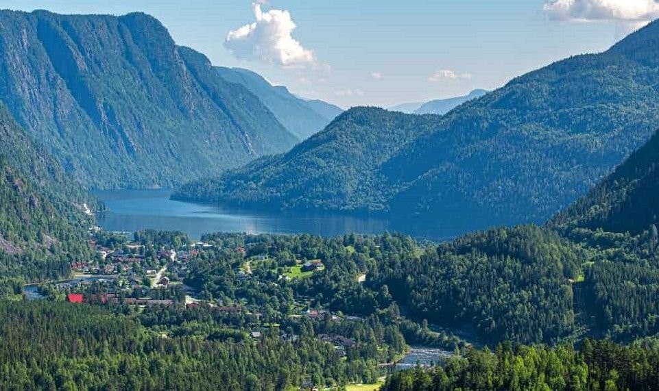 17 - Utsikt over Dalen - bilde funnet på nett Galleribilde