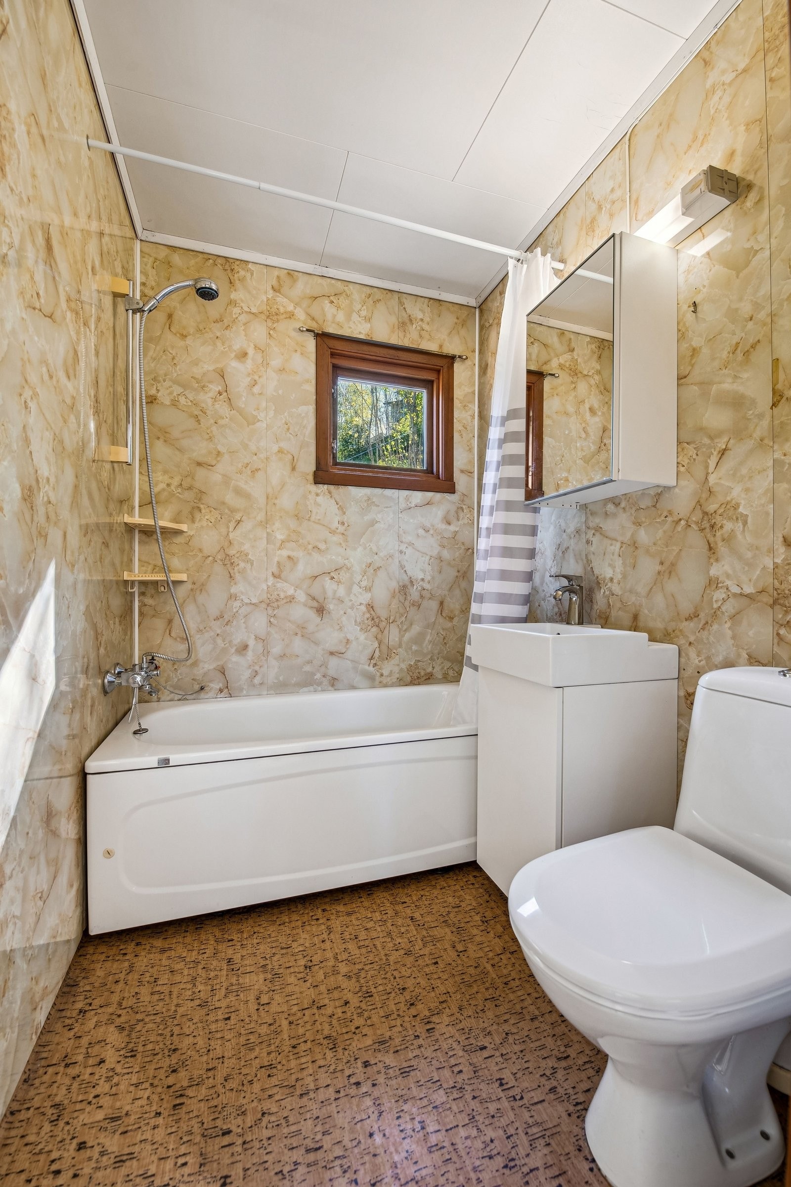 13 - Bad - ved soverom 2 Galleribilde