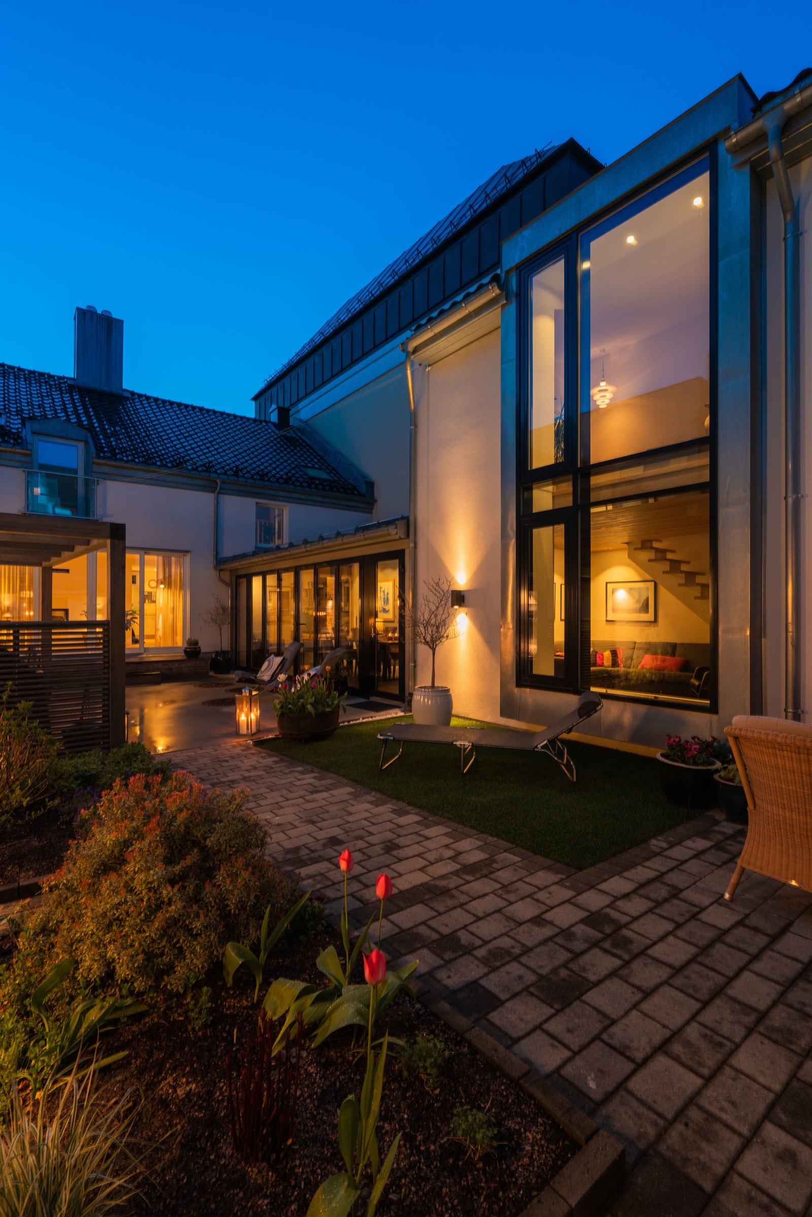 Kveldsstemning i hagen Galleribilde