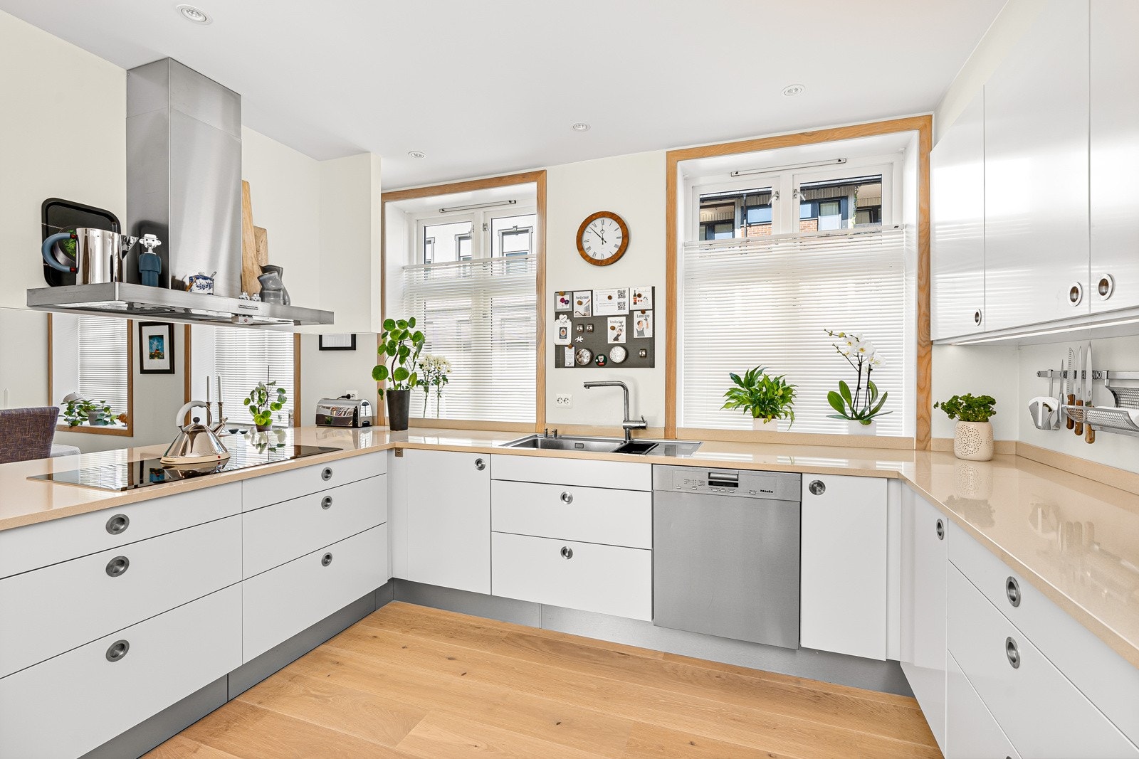 På kjøkkenet medfølger hvitevarer Galleribilde