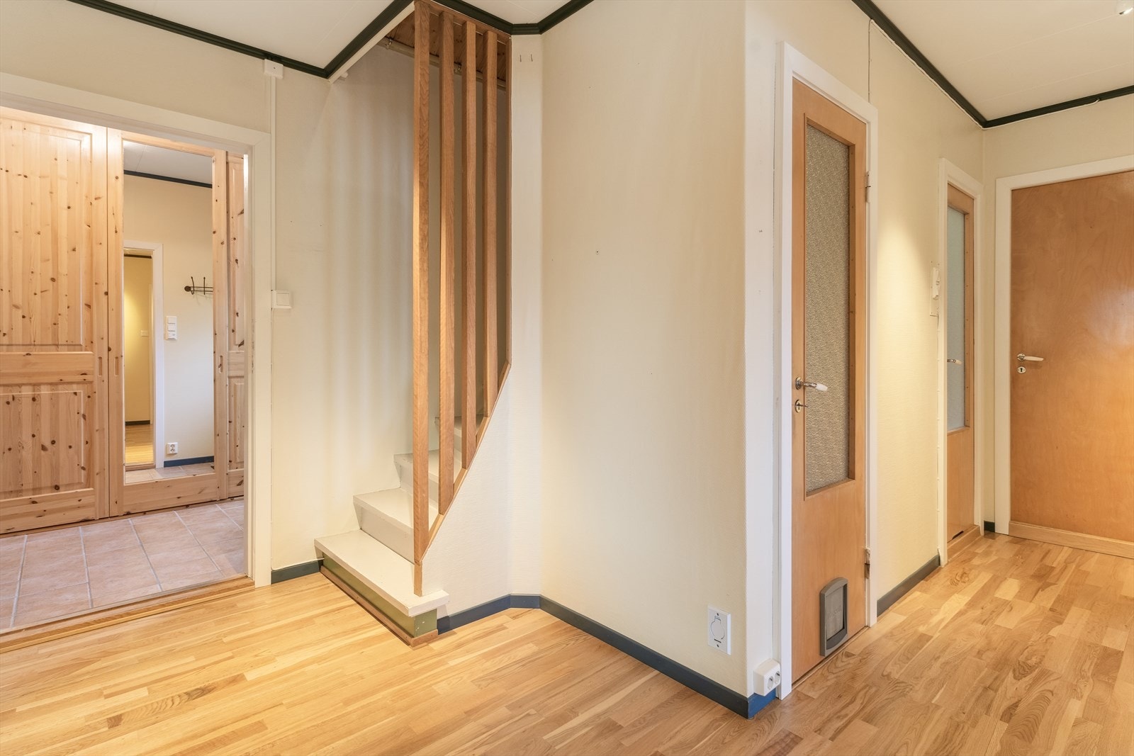 Vidare opp i loftsetasjen finn vi loftstove, soverom og kott. Galleribilde