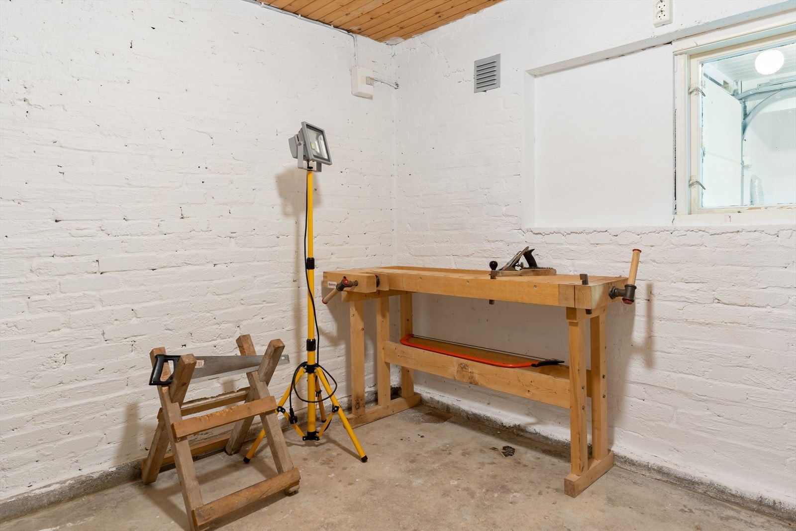 Tenk å kunne ha ei eiga snekkarbod i kjellaren, perfekt for små og store prosjekt! Galleribilde