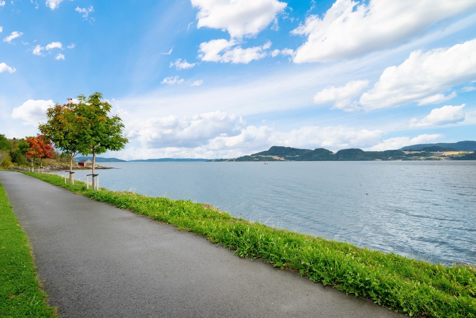 Eliløkken Sjøside er et moderne boligområde hele nede ved sjøen, med flotte fellesområder, promenade og småbåthavn som nærmeste nabo. Galleribilde