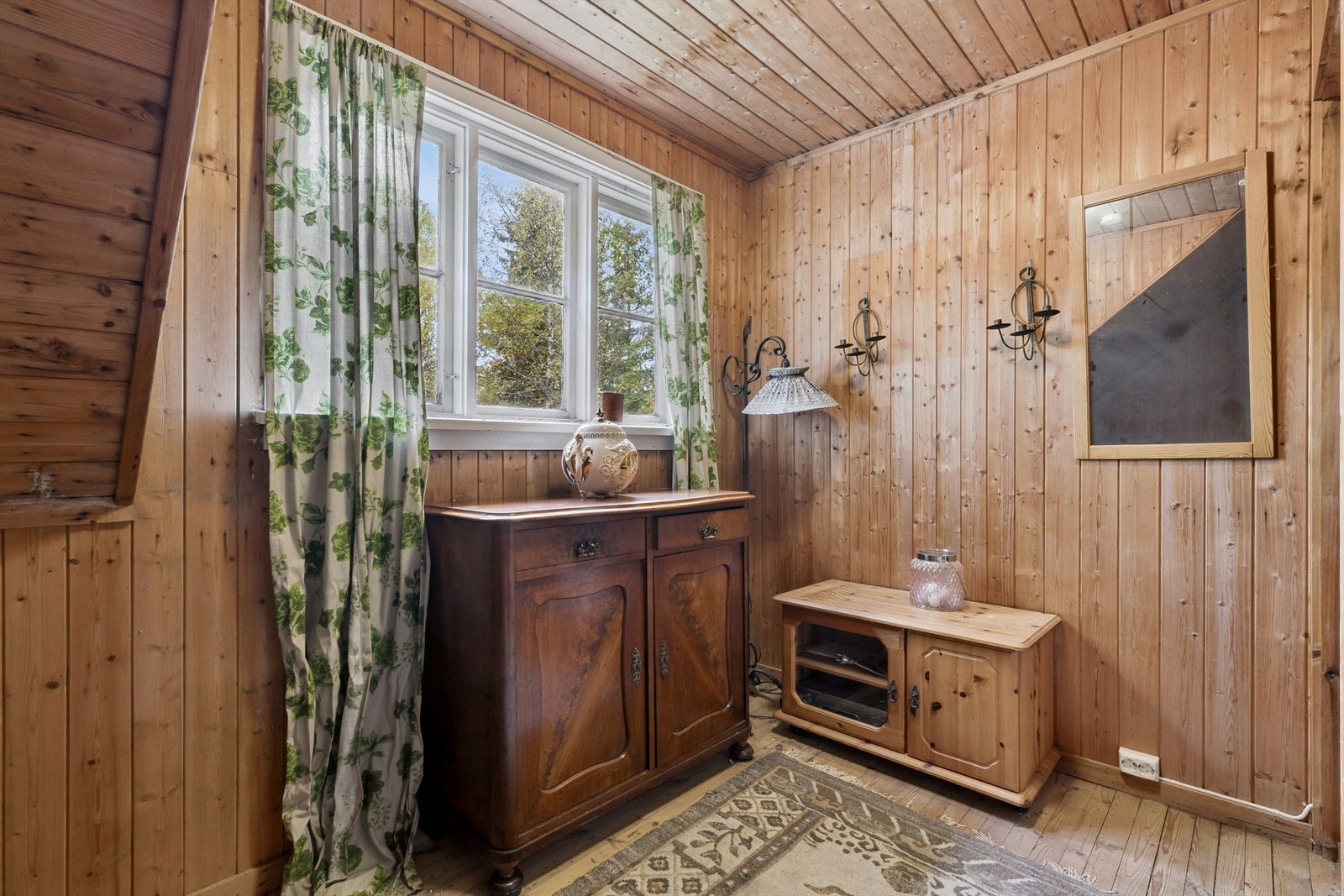 Gangen i andre etasje gir adkomst til etasjens rom. Galleribilde