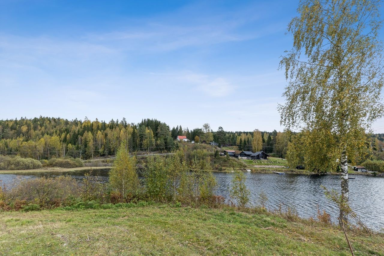 Her er det gode forhold for fiske, padling og turer langs vannkanten. Galleribilde