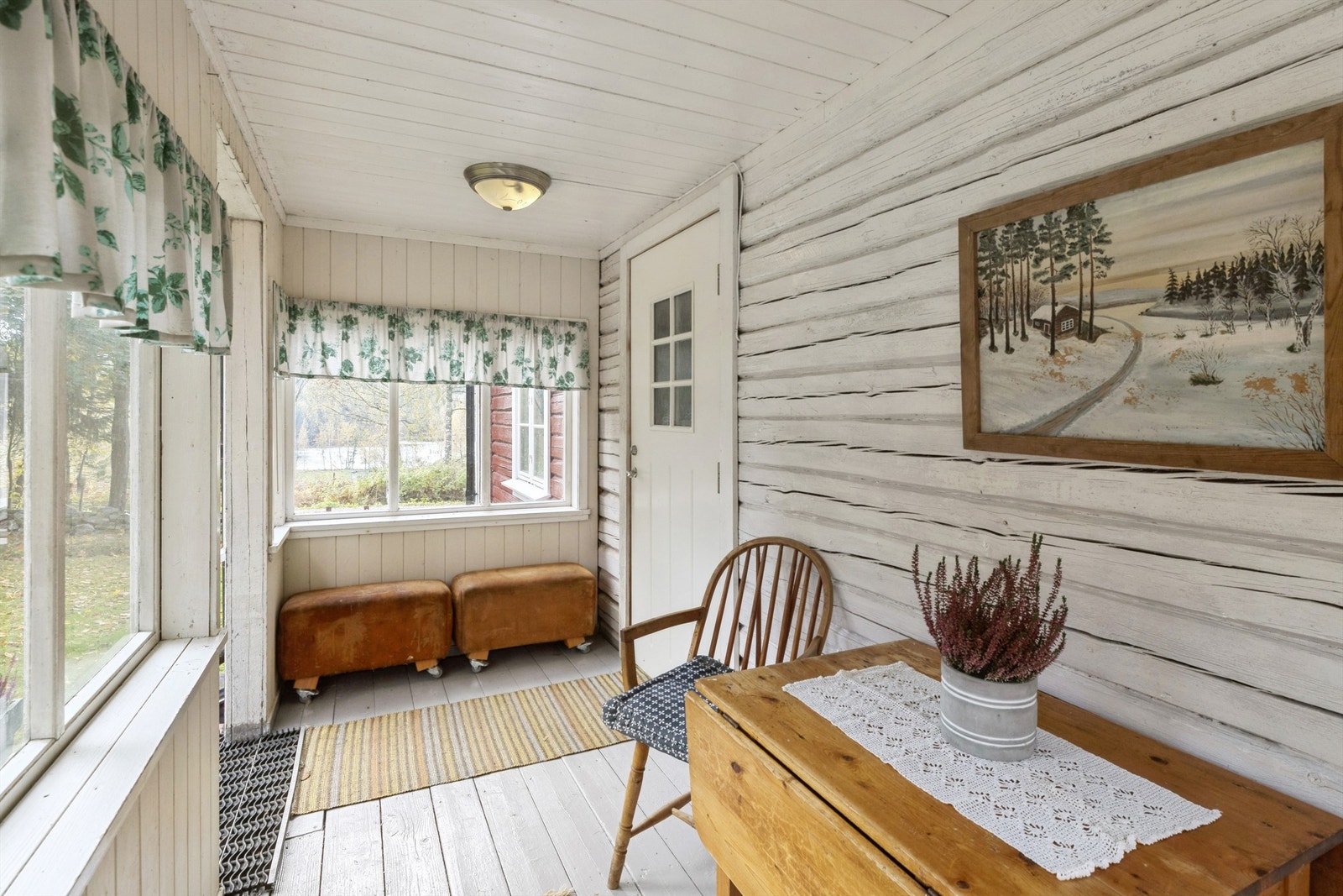 Inngangspartiet er innbygget med en koselig sitteplass. Galleribilde