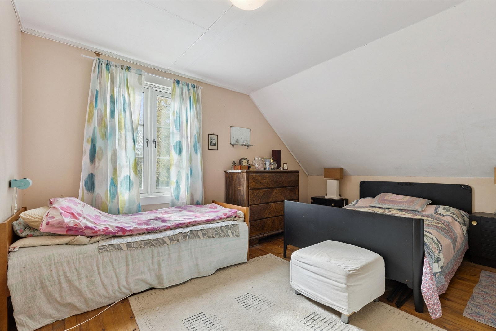 Det andre soverommet har også en god størrelse med plass til flere sengeplasser. Galleribilde