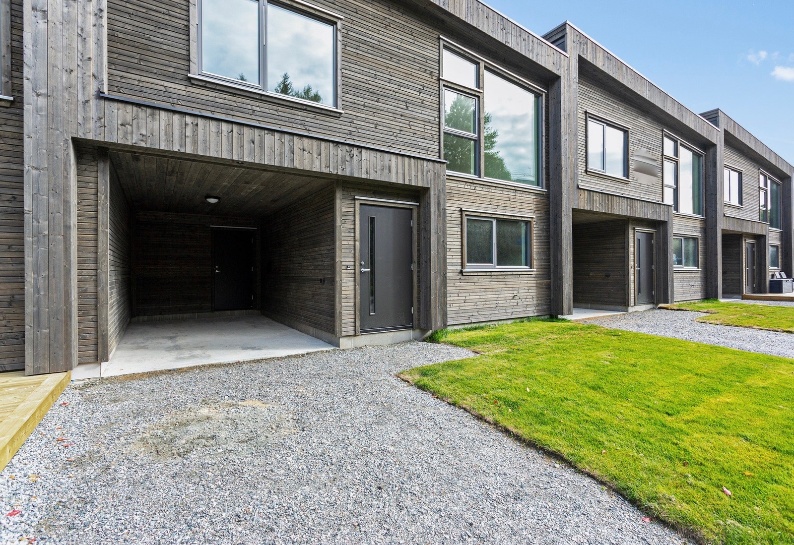 Lagringsplass i sportsbod i forbindelse med carport. Galleribilde