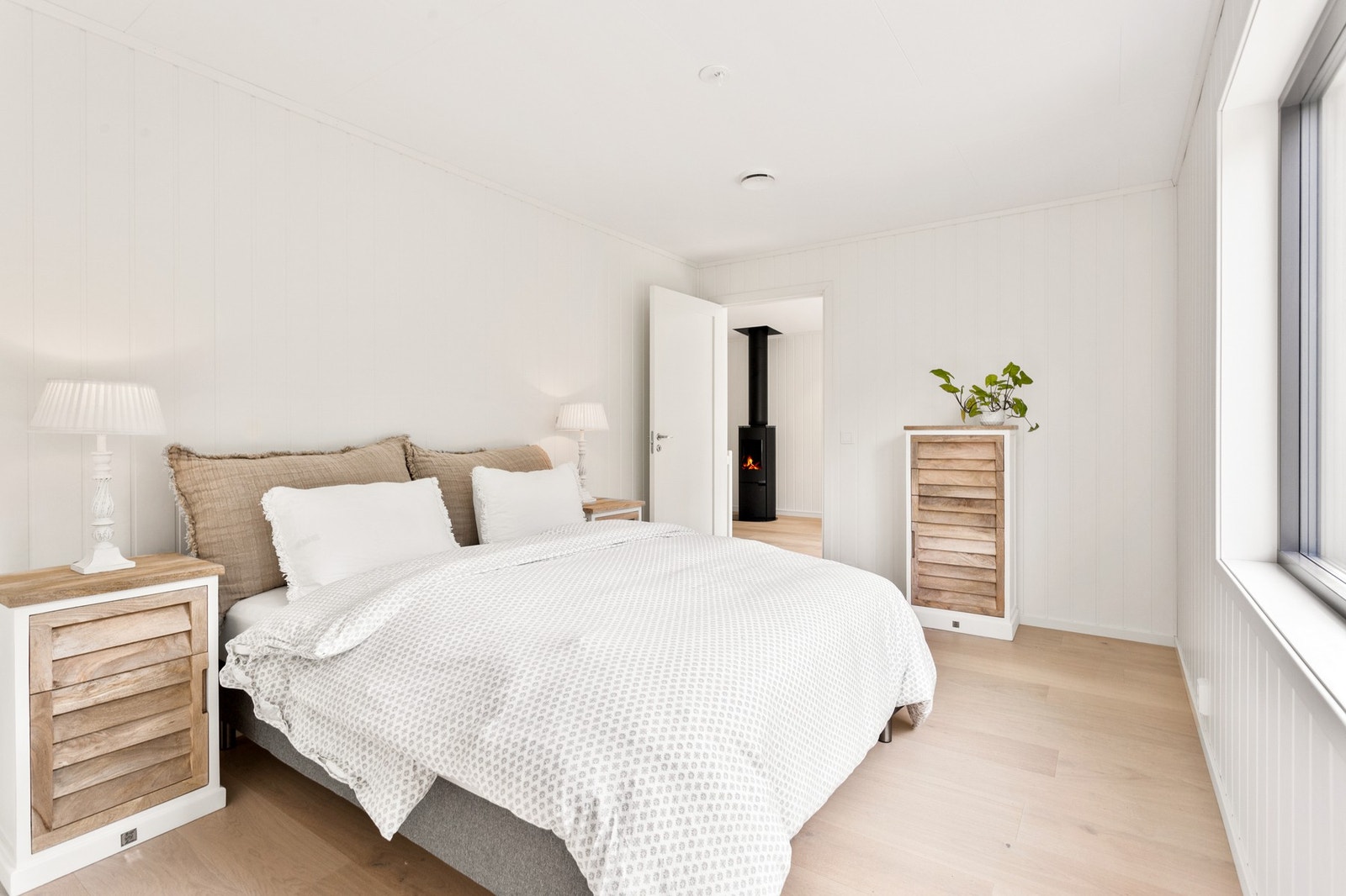 Hovedsoverommet har god plass til dobbeltseng og garderobeløsning. Galleribilde