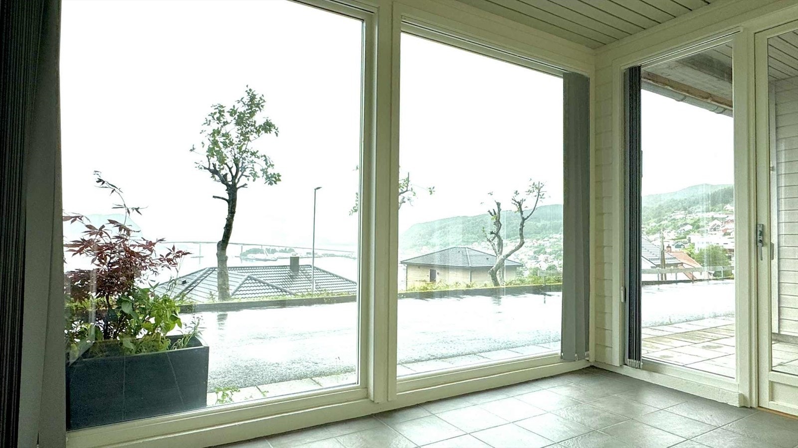 Utsikt fra vinterhagen Galleribilde