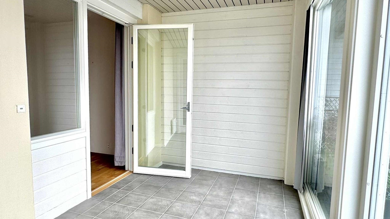 Utgang til vintehagen fra stuen Galleribilde