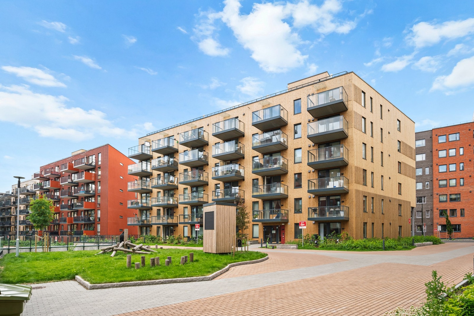 Leiligheten befinner seg i et meget sentralt og attraktiv område i hjertet av Lørenskog. Galleribilde