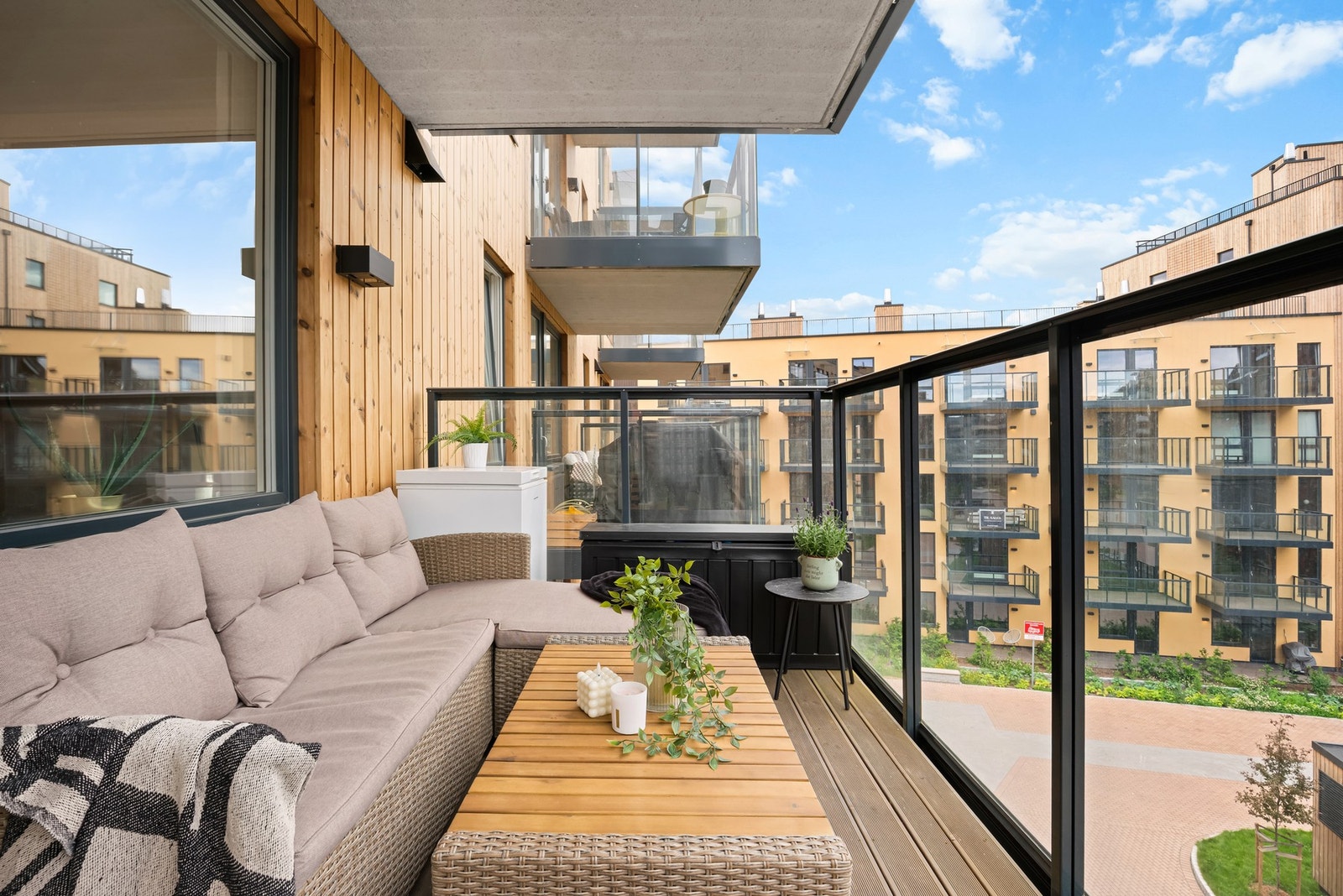 Møbler gjerne med sittegruppe og grill, så er du klar for grillsesongen! Galleribilde