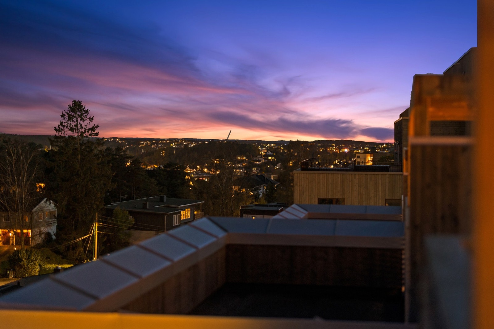 Se bybildet fra takterrassen. Med flotte lys på kveldstid og gode solforhold på dagtid. Galleribilde