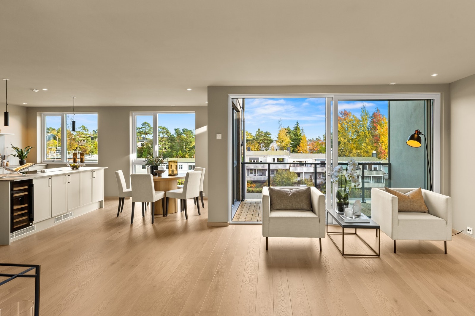 Det er vannbåren varme i boligen som gir et lunt og komfortabelt inneklima. Galleribilde