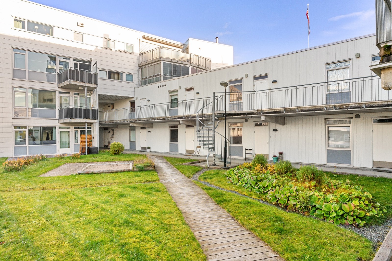 Trivelig borettslag med skjermet bakgård.