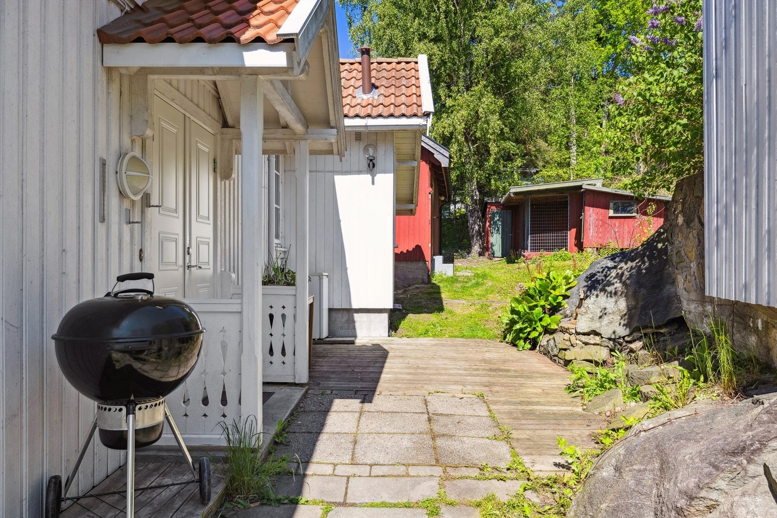 Her på denne siden kan morgen-formiddagssolen nytes. Galleribilde