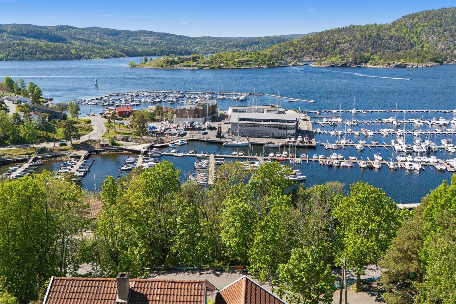 Sjarmerende enebolig med herlig utsikt mot Oslofjorden og Oscarsborg. Galleribilde
