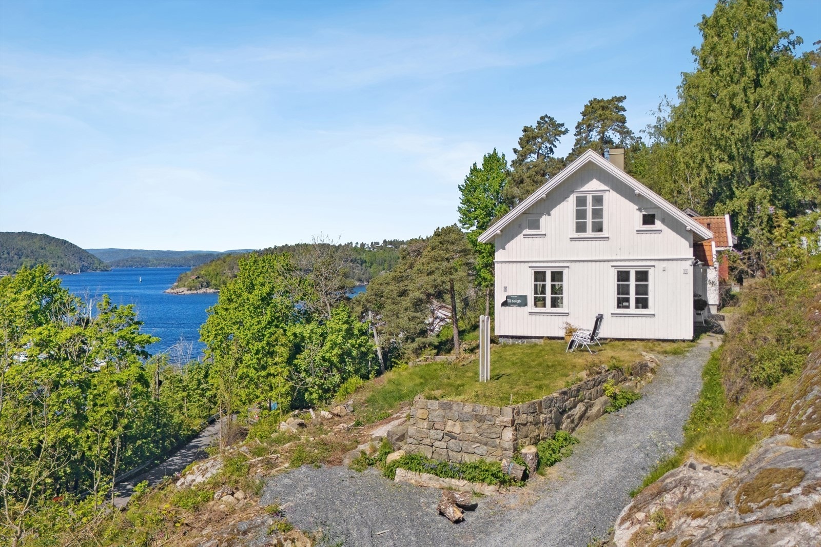 Sjarmerende Batteriveien 25 presenteres av DNB Eiendom ved Thomas Berget Larsen! Galleribilde