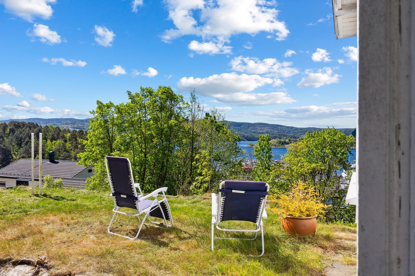 Solrikt område med nærhet til det meste av hverdagsfasiliteter. Galleribilde