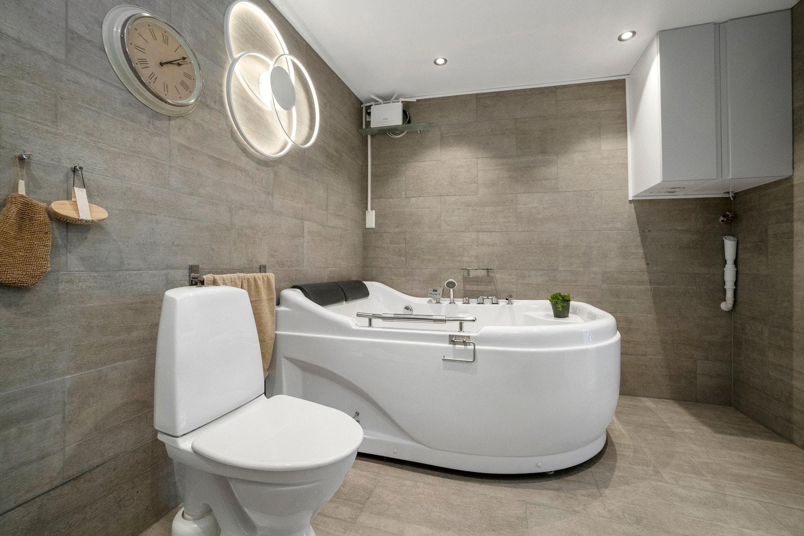 Badet har også boblebad. Galleribilde